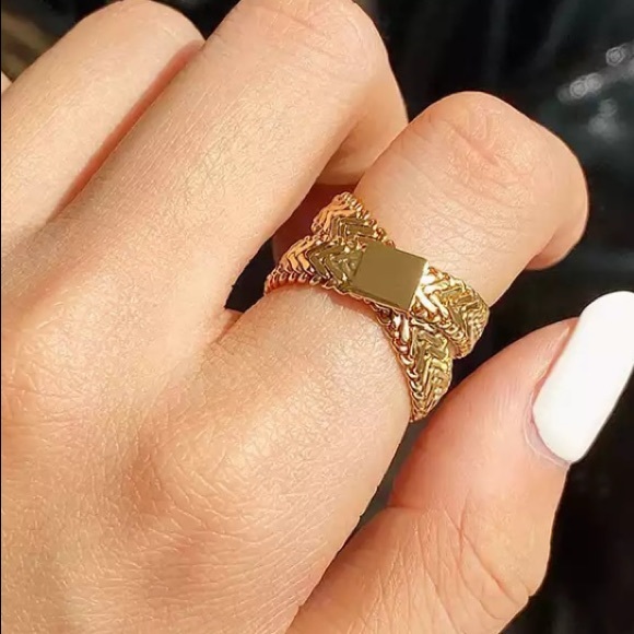 💛18K gold plated flat chain statement ring - Picture 3 of 12